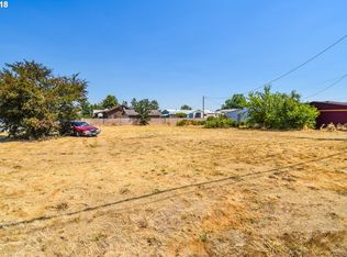 402 Ross Ln N, Medford, OR 97501