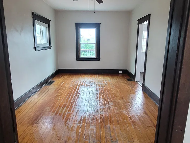 213 W 34th St — Photo 9