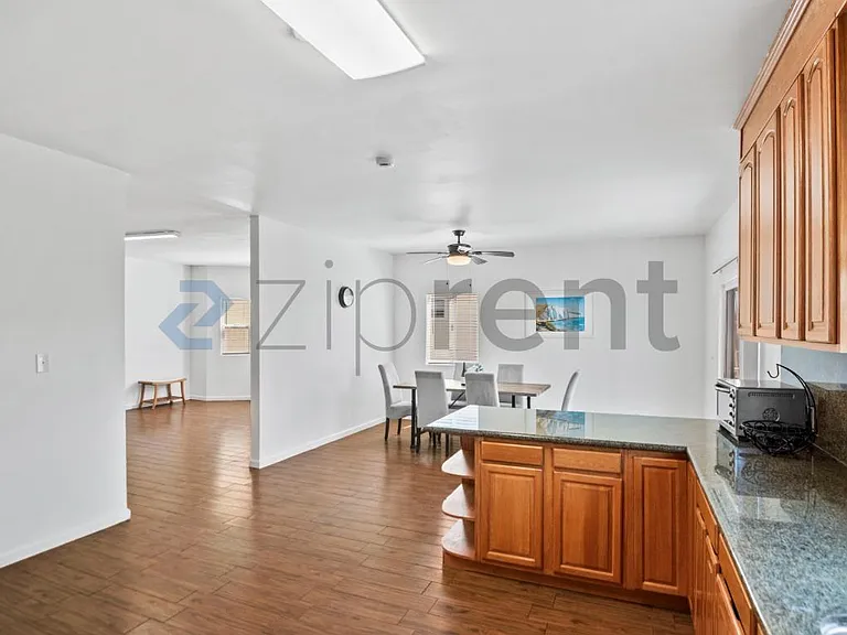 2123 E 25th St — Photo 18