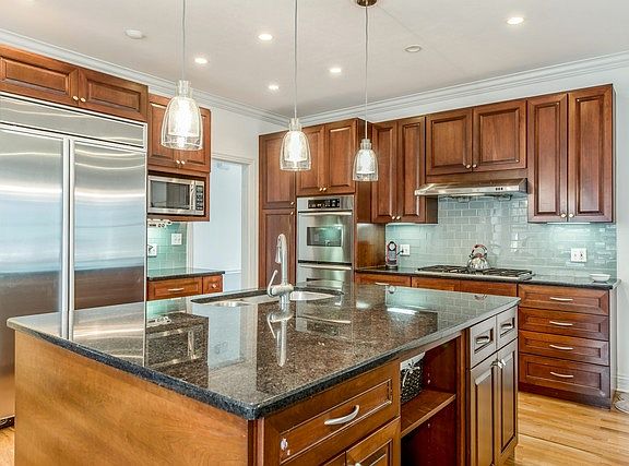 5th image of 801 Ouilmette Ln