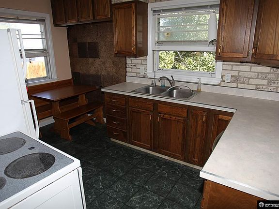 5th image of 420 West Ln