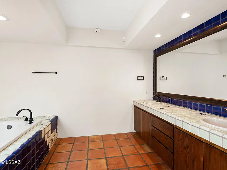 6561 N Avenida De Posada — Photo 43