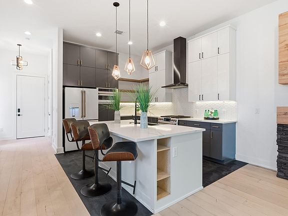5th image of 3304 E 17th St #B