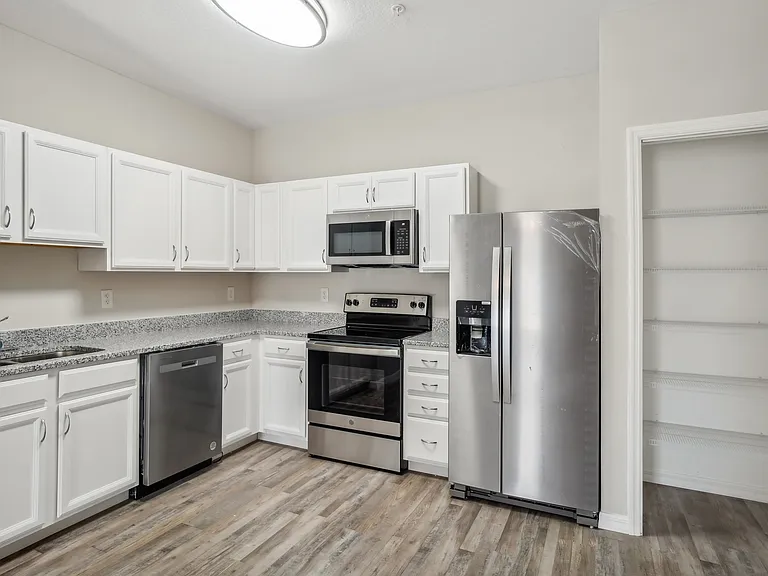 14522 N Nebraska Ave #201 — Photo 5