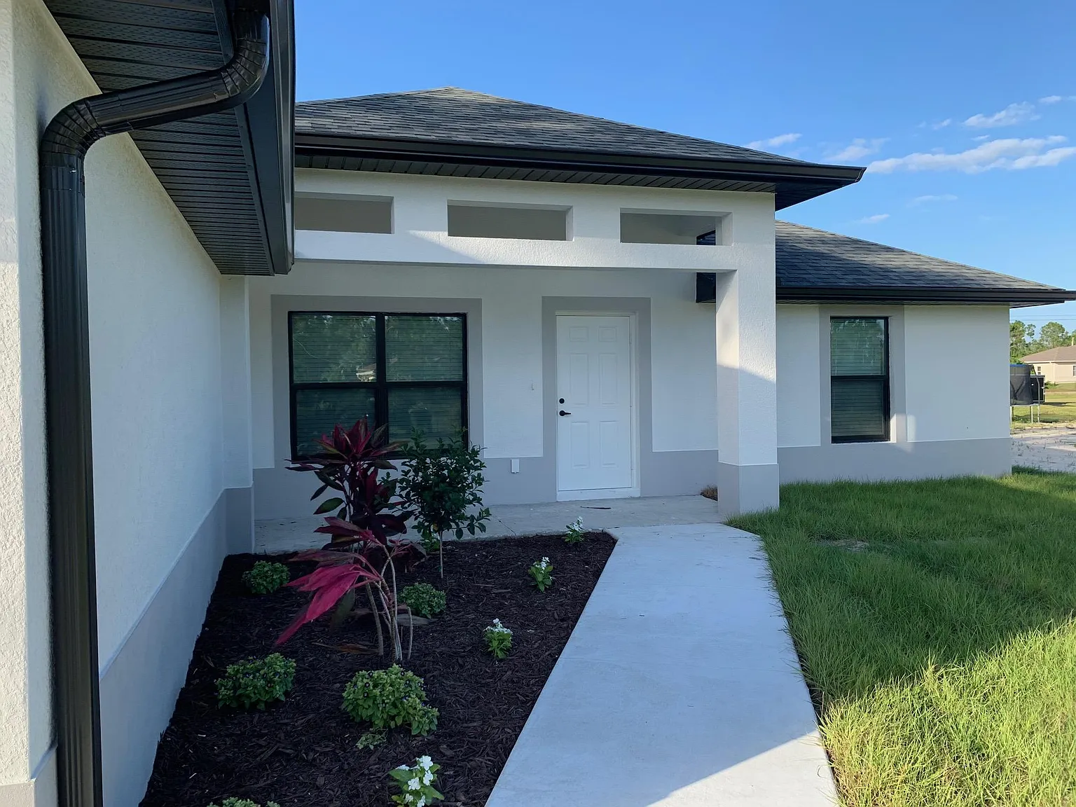 4 bed, 2313 sqft, $2,390 — Photo 2
