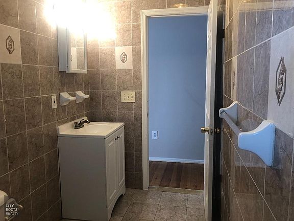 3rd image of 13521 140th St APT 1