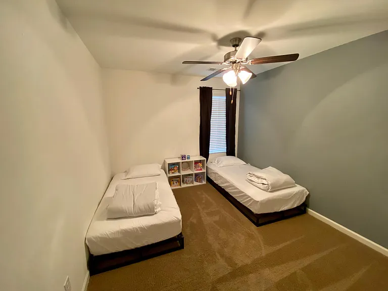561 Reading Ln — Photo 11
