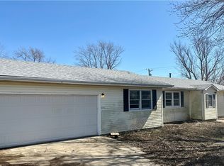 8585 Kingsley St, Fairmount, IL 61841