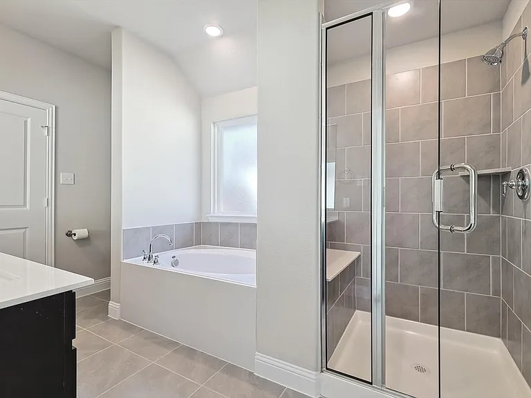 405 Portina Dr — Photo 28