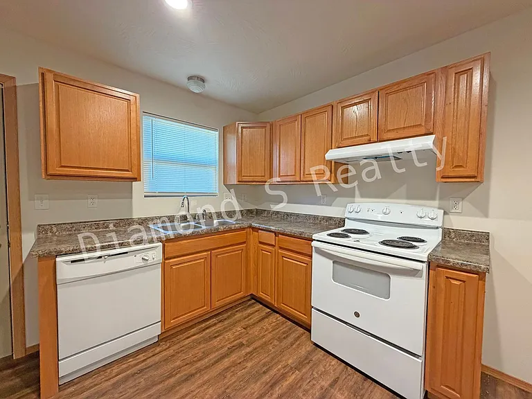 2214 N East Ave — Photo 11