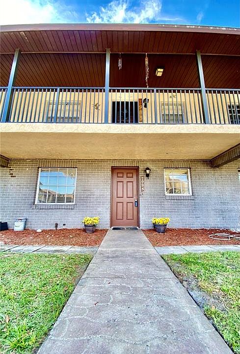 1st image of 2984 Sir Hamilton Cir #4