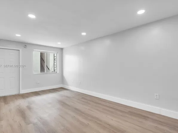560 NE 63rd St APT 3, Miami, FL 33138