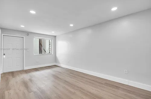 560 NE 63rd St #3 Photo 1