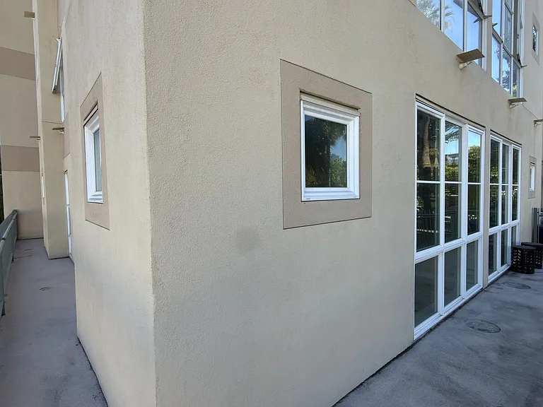 97 E Saint James St #27 — Photo 17