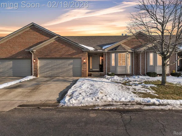 50490 Kayla Dr, New Baltimore, MI 48047