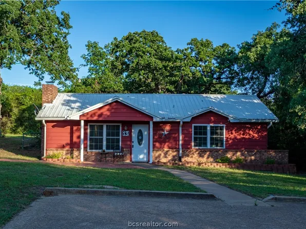 13 Nassau Ln, Hilltop Lakes, TX 77871
