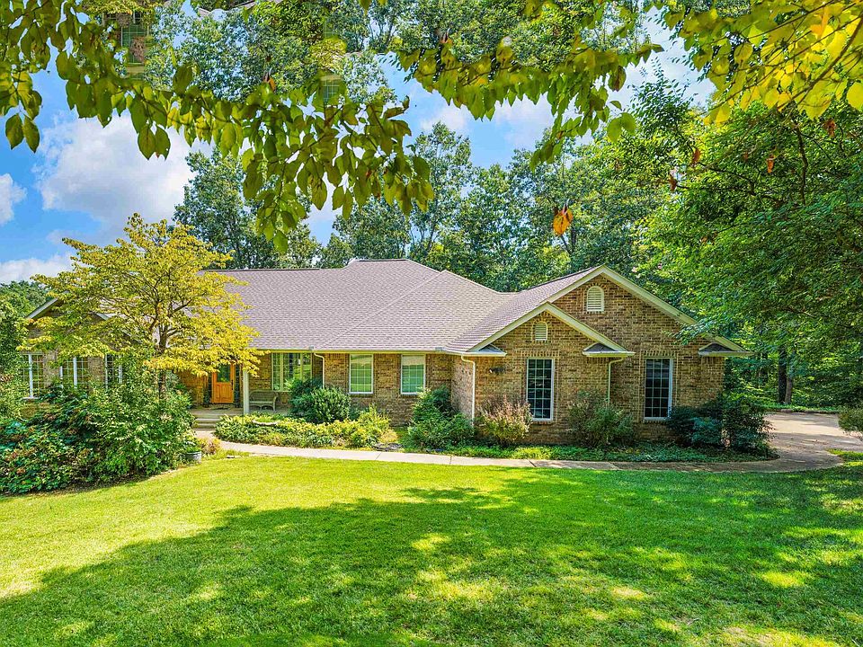 1st image of 121 Stonegate Dr