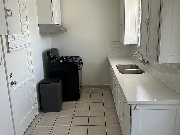 959 Gayley Ave #11 — Photo 8