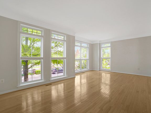 4th image of 5026 Gardner Dr