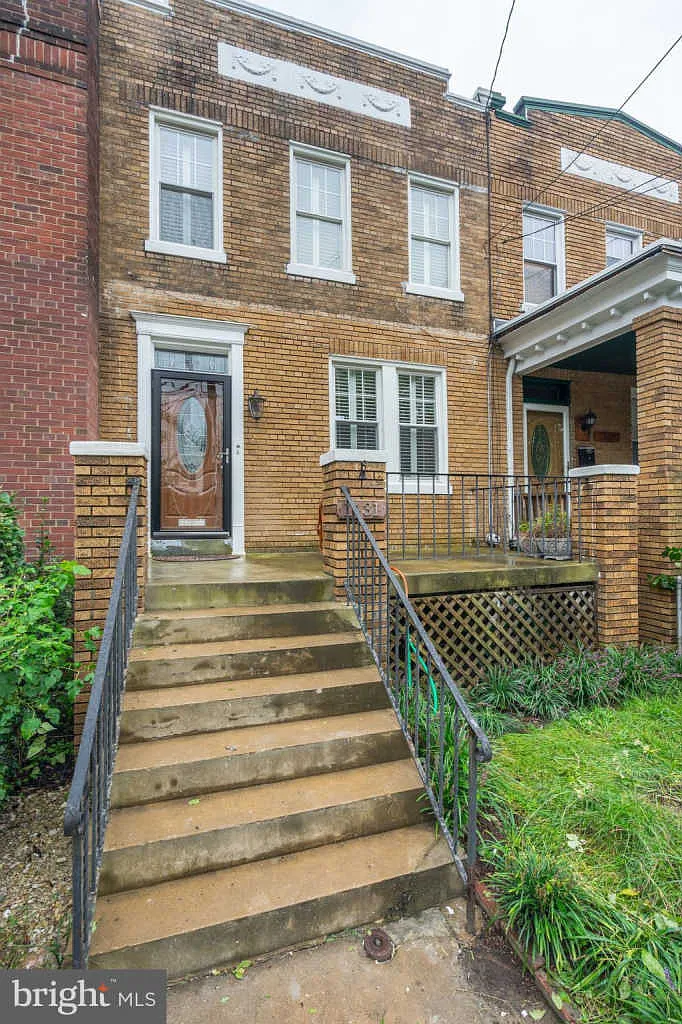 1431 S St SE photo 1