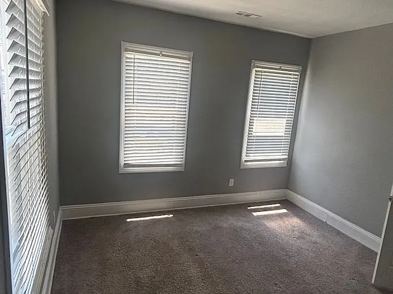 440 Newport News Ave — Photo 8