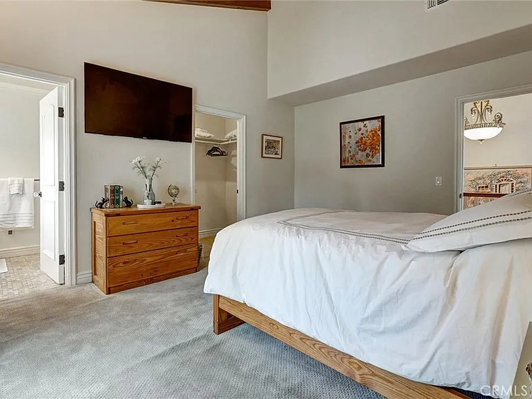 4751 Topeka Dr — Photo 44