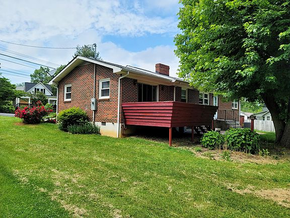 5th image of 890 College St