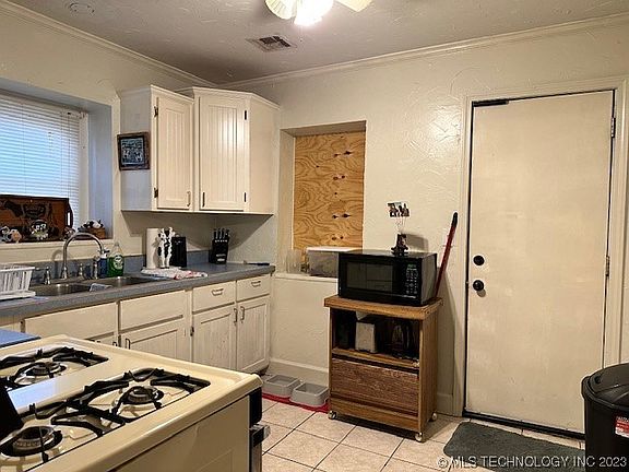 4th image of 305 S Jefferson Ave