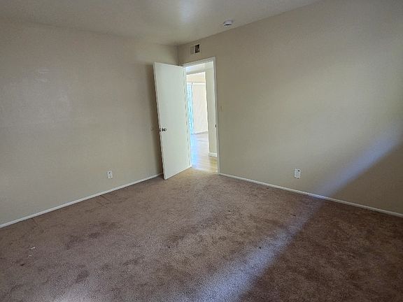 2nd image of 164 Middlefield Rd