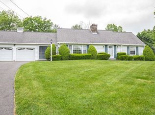 27 Tow Path Ln, Westfield, MA 01085