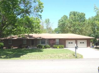 3742 SE 27th St, Topeka, KS 66605
