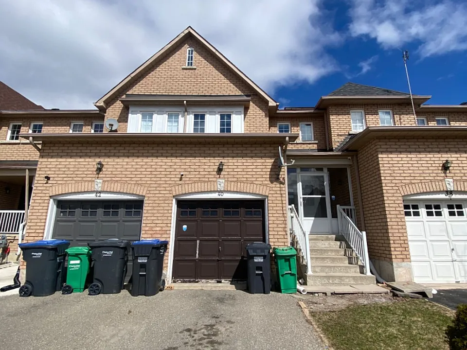 40 Stirrup Ct