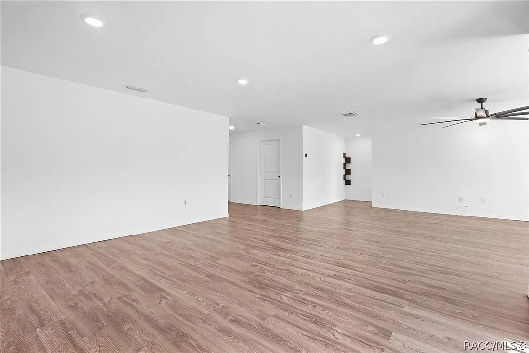 3 bed, 2.0 bath, 2122 sqft, $1,850 — Photo 3