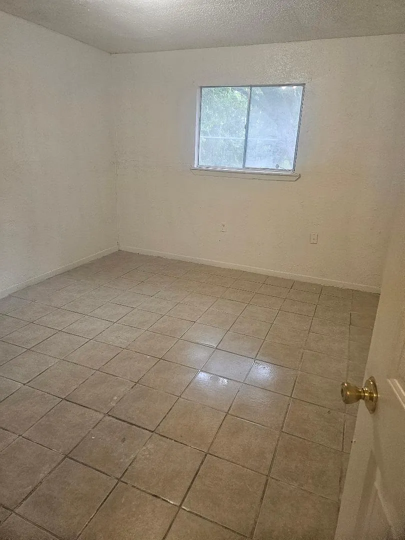 2 bed, $1,250 — Photo 4