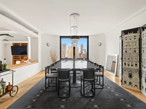 911 Park Avenue image 5 of 17