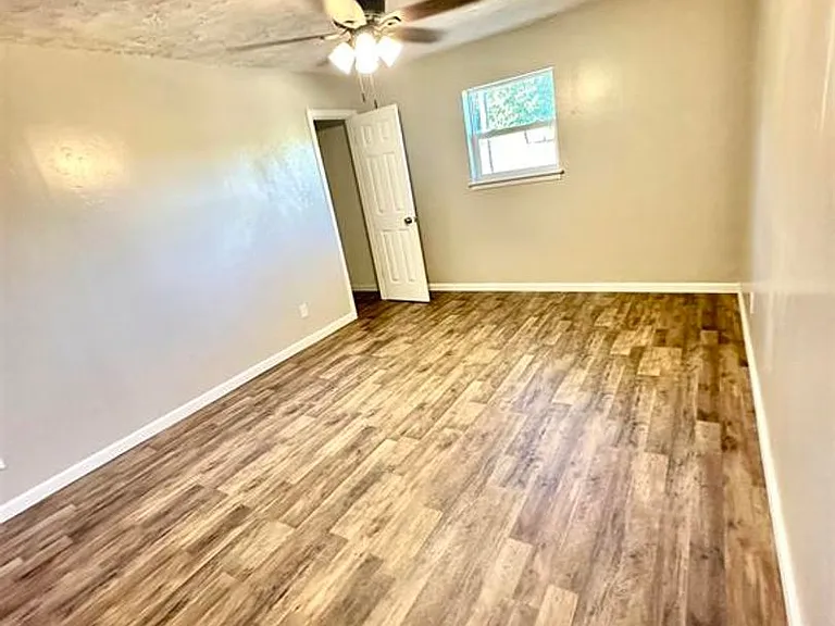 806 Holly St — Photo 14