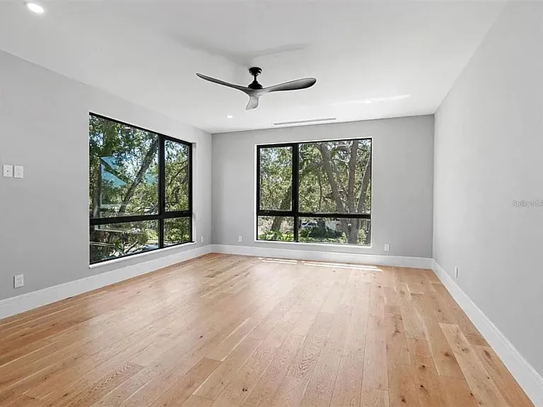 2467 Hyde Park St — Photo 26