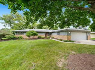 2180 Stornway Dr, Rockford, IL 61107