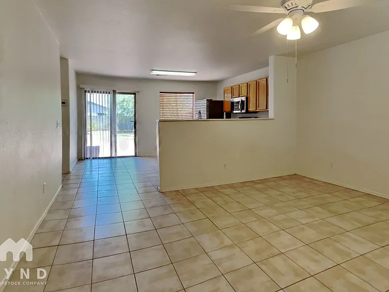 1886 E Cowboy Cove Trl — Photo 3