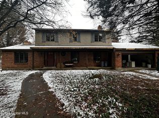 2 Dawn Dr, Latham, NY 12110