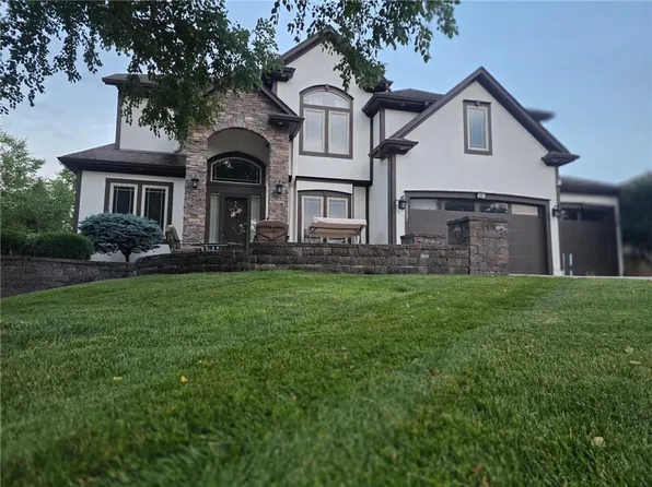 2907 NE Viewpark Pl, Lees Summit, MO 64086