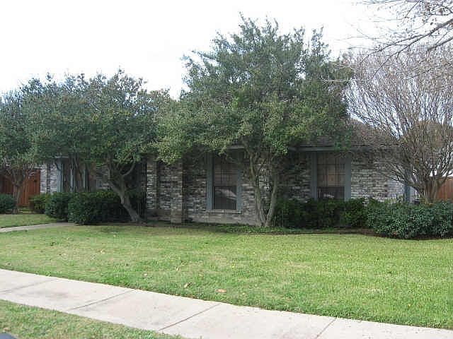 1st image of 2541 Pebblestone Dr