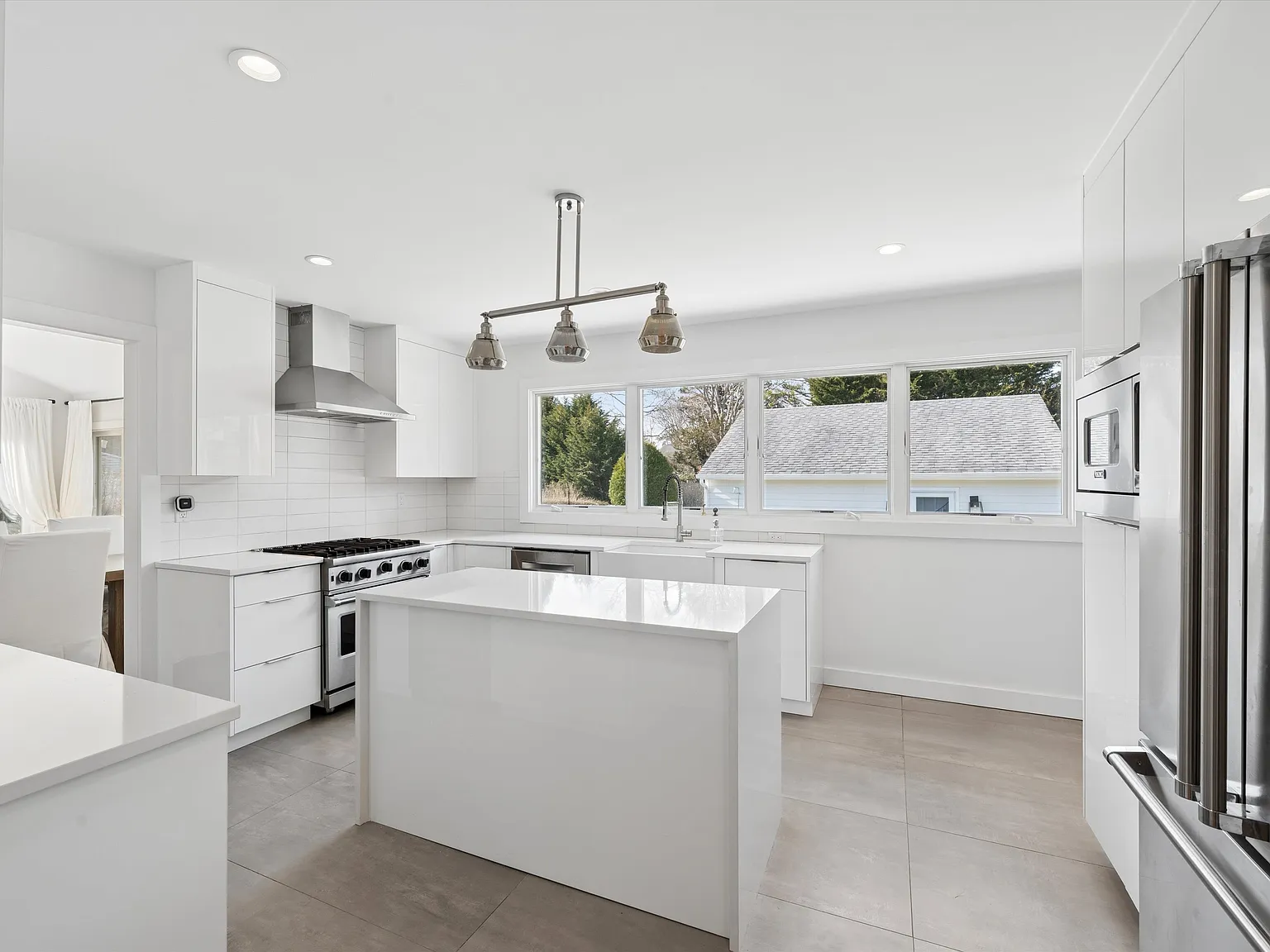 Exquisite Southampton Summer Retreat with Pool House — Photo 4