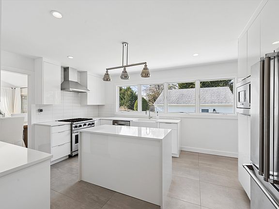 4th image of 75 Saint Andrews Rd
