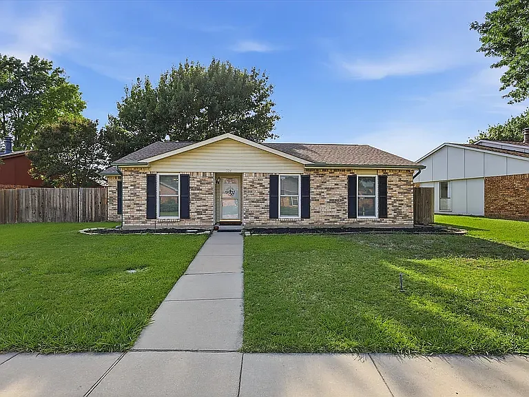 3 bed, 1642 sqft, $2,500 — Photo 1