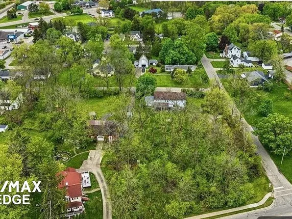 329 Reid Rd, Grand Blanc, MI 48439