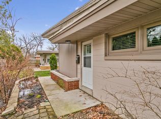 26 E Washington Ave APT 4, Lake Bluff, IL