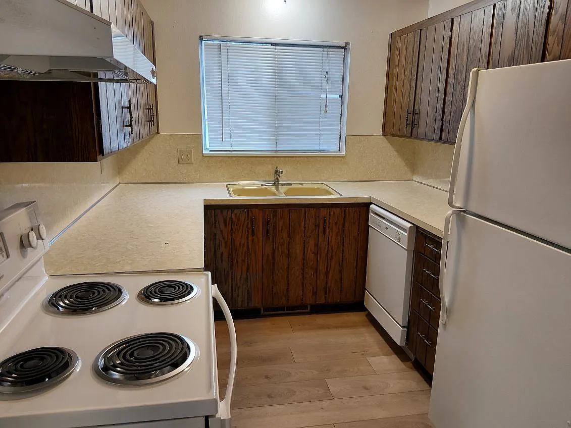 2 bed, 1200 sqft, $1,050 — Photo 3