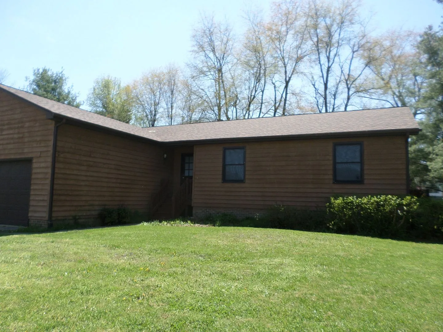 3 Bedroom 2 Bath House with 2 Car Garage — Photo 3