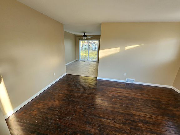 4th image of 25828 Woodbine Dr